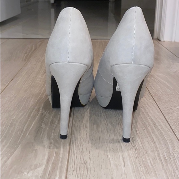Grey heels - Picture 3 of 6